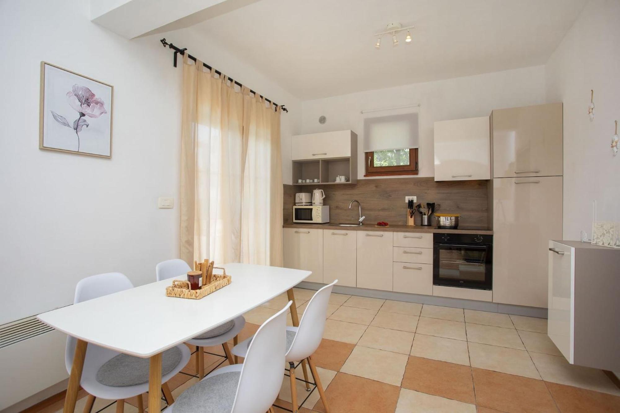 Holiday Home Deborah With Private Pool لابين المظهر الخارجي الصورة